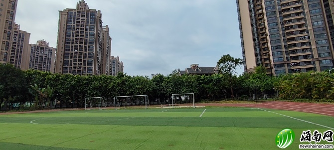 区楚良回应：送巩汉林一副我签名的手套